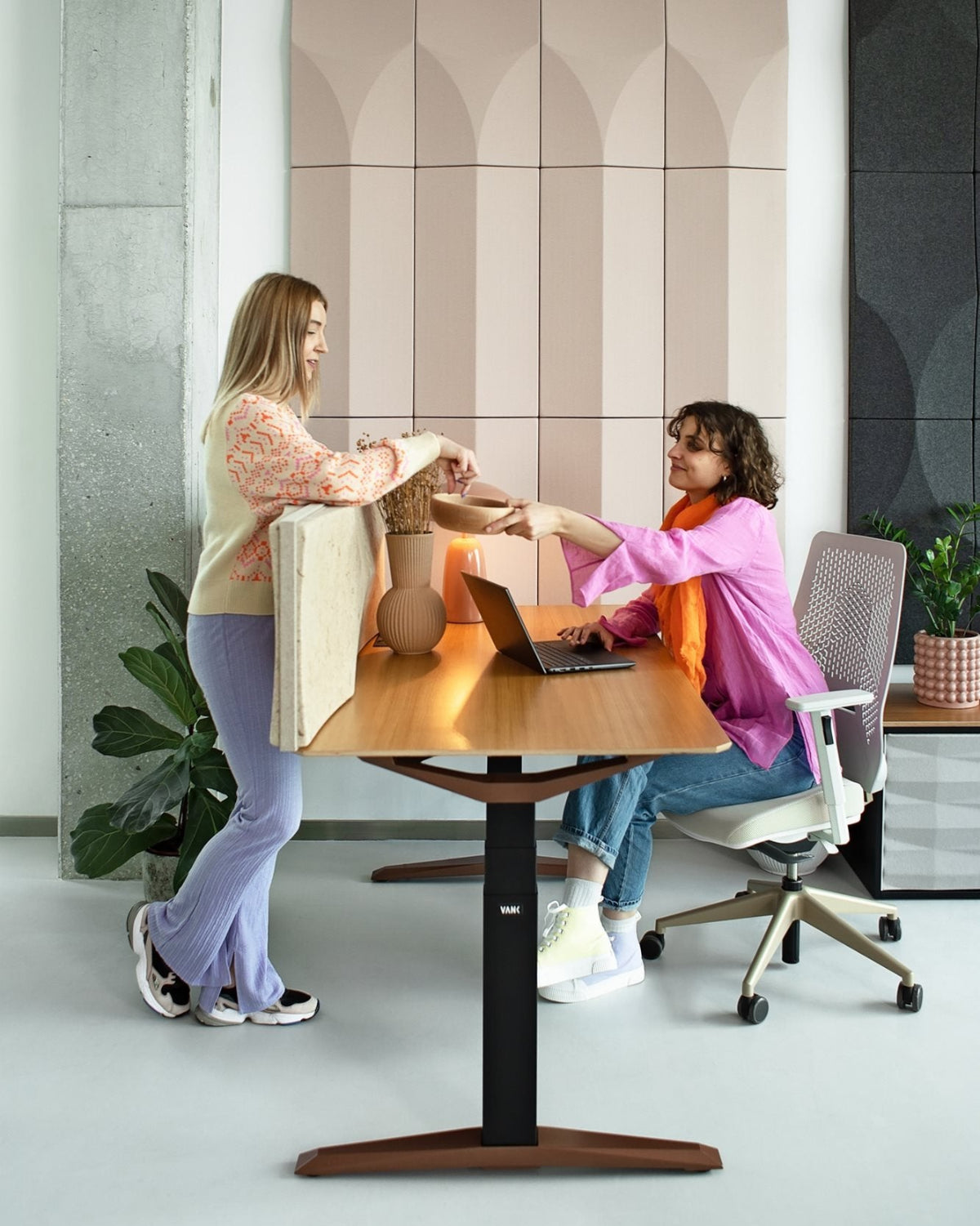 MOVE desks