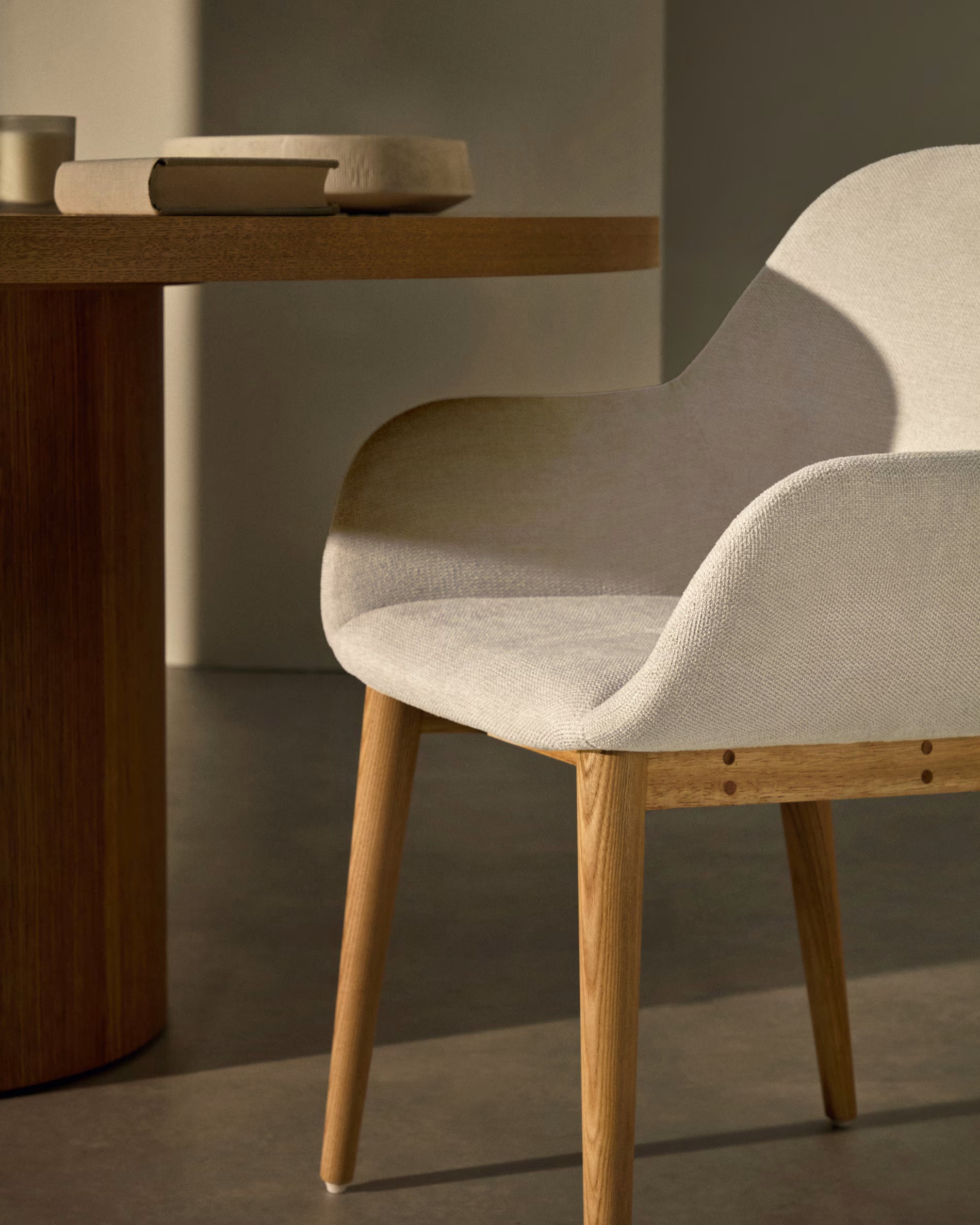 Konna Chair | Beige Natural Finish