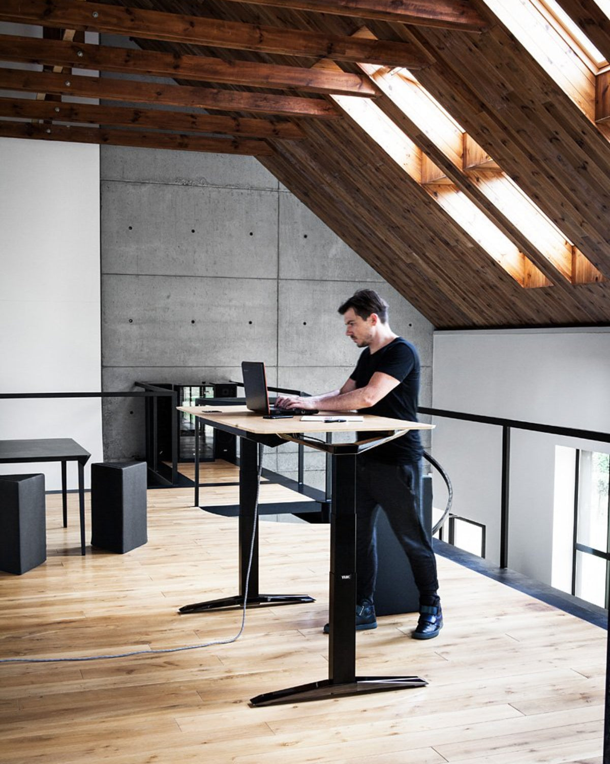 MOVE desks