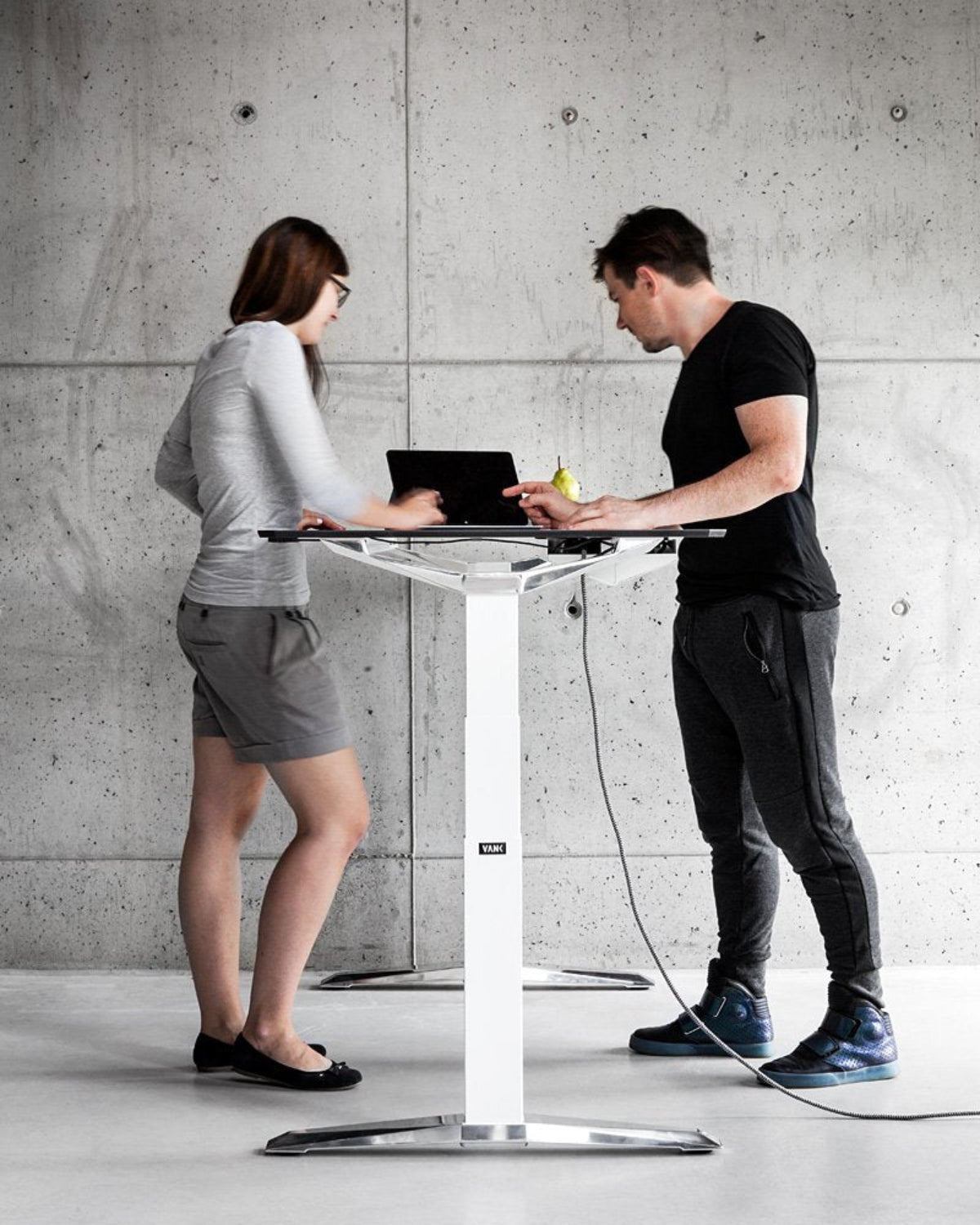 MOVE desks