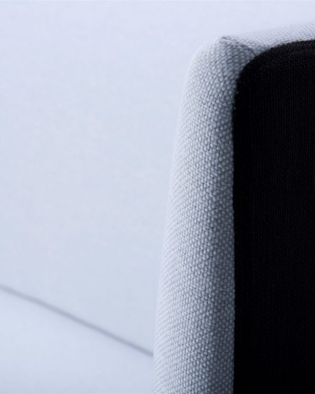 Mataas High Back Lounge