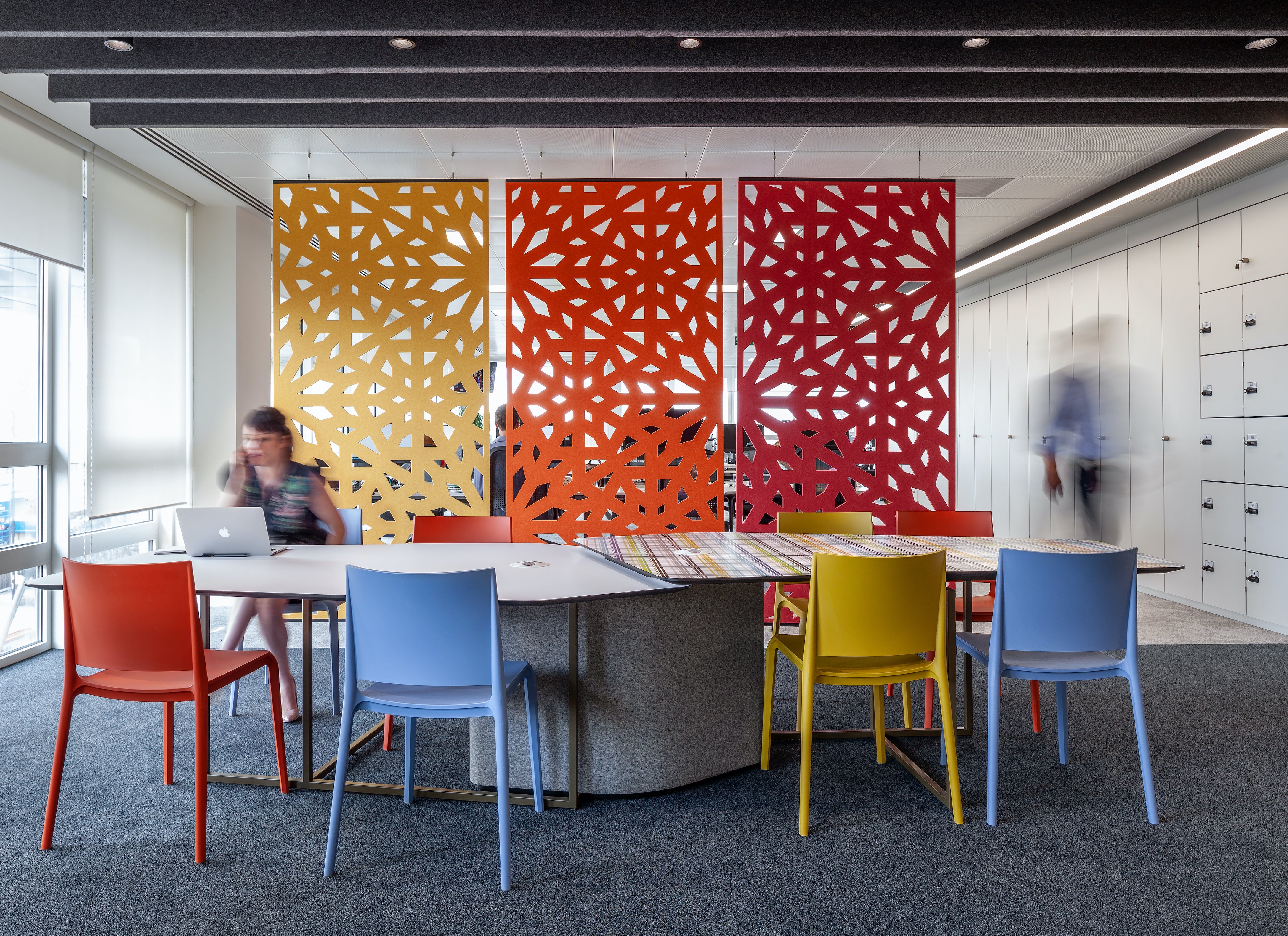 Cascade™ Hanging Screens