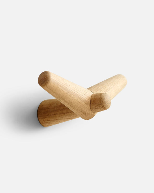 Tail Wing Hook (Medium) | Oak