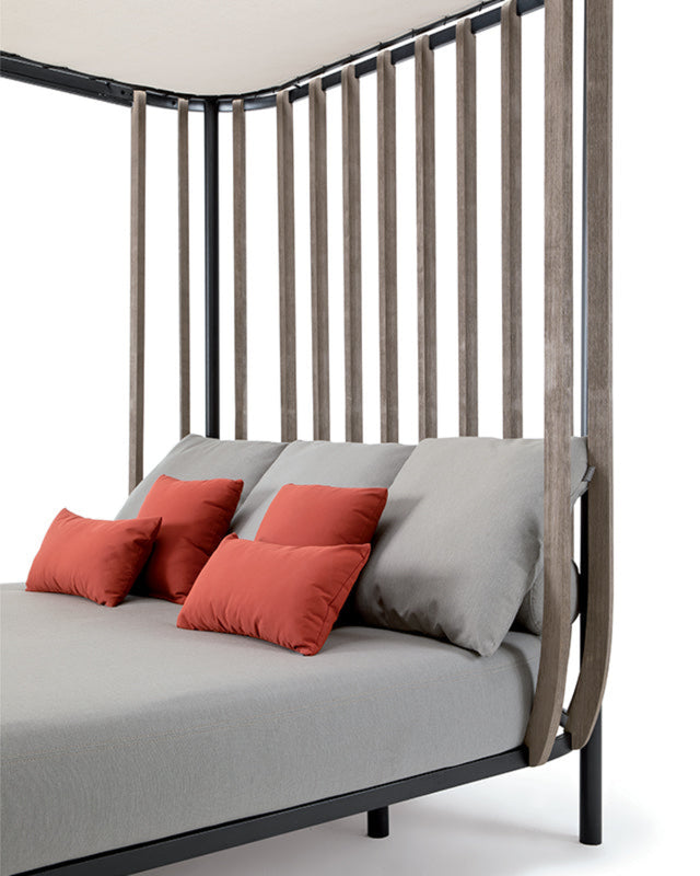 Swing Alcove With Curtains