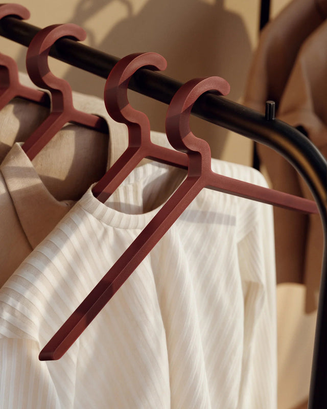 Illusion Hanger | Deep Red